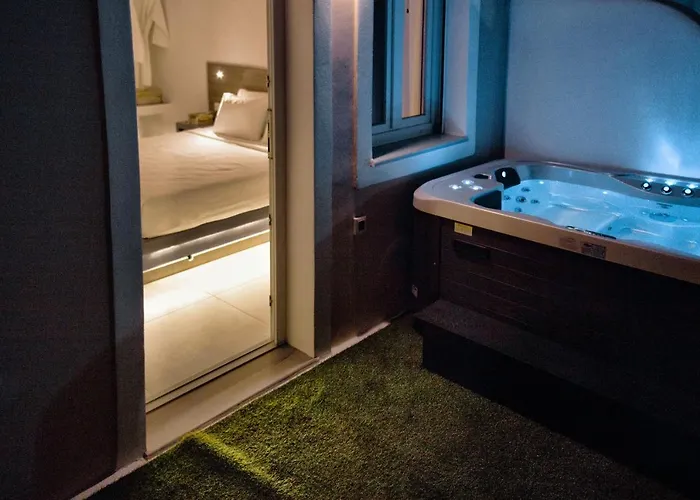 Galaxy Santorini Konukevi 4*