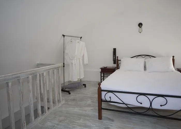 Galaxy Santorini Konukevi 4*